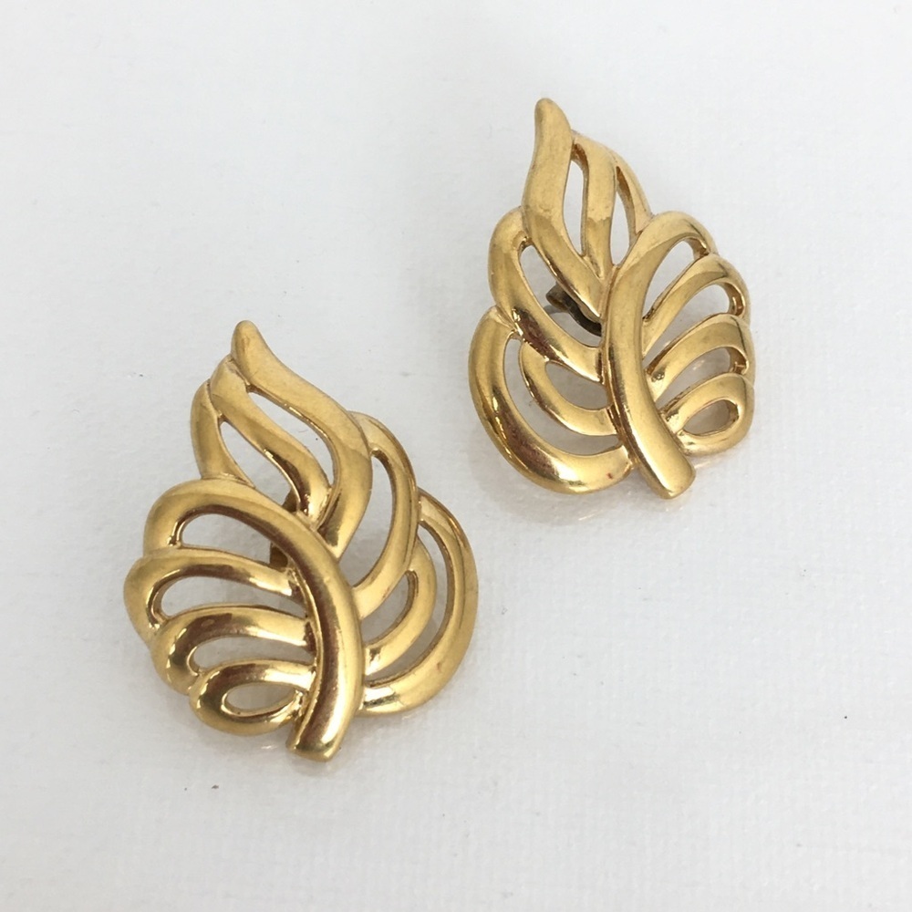 Vintage Napier Signed Estate Earrings Gold Tone Filigree Leaf Pierced Post Retro - Picture 7 of 13
